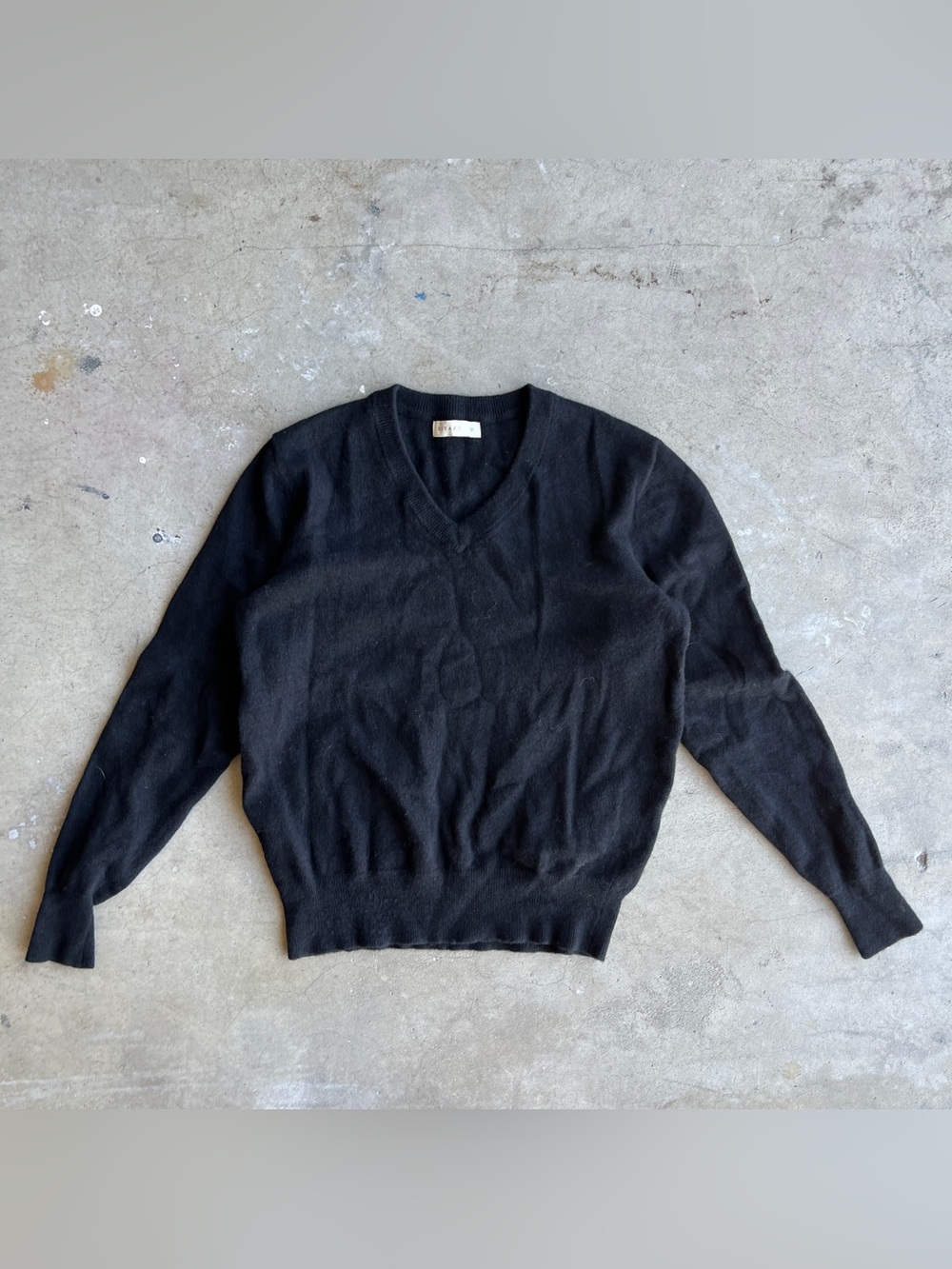 Siyazu V-Neck Wool Sweater Black